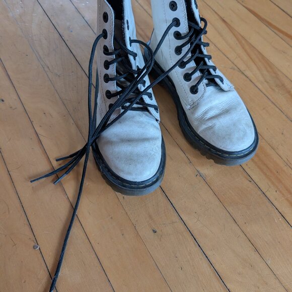 Dr Martens white boots, big girl size 5 - Picture 3 of 5